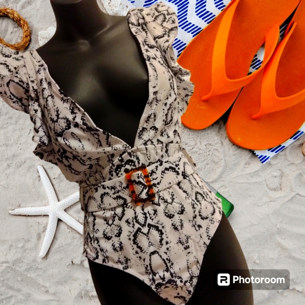 Ruffle Deep V Neck Strappy Swimwear Bathing Suit SZ S‎ black & white print
